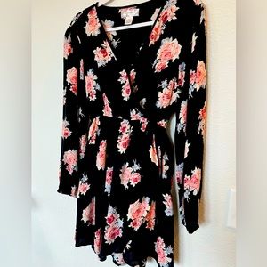 BAND OF GYPSIES BLACK FLORAL FAUX WRAP SHORT DRESS SIZE SMALL